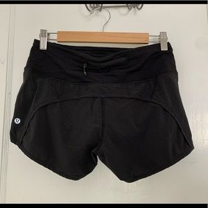 Lululemon Athletica Groovy Run Shorts Black Size 4